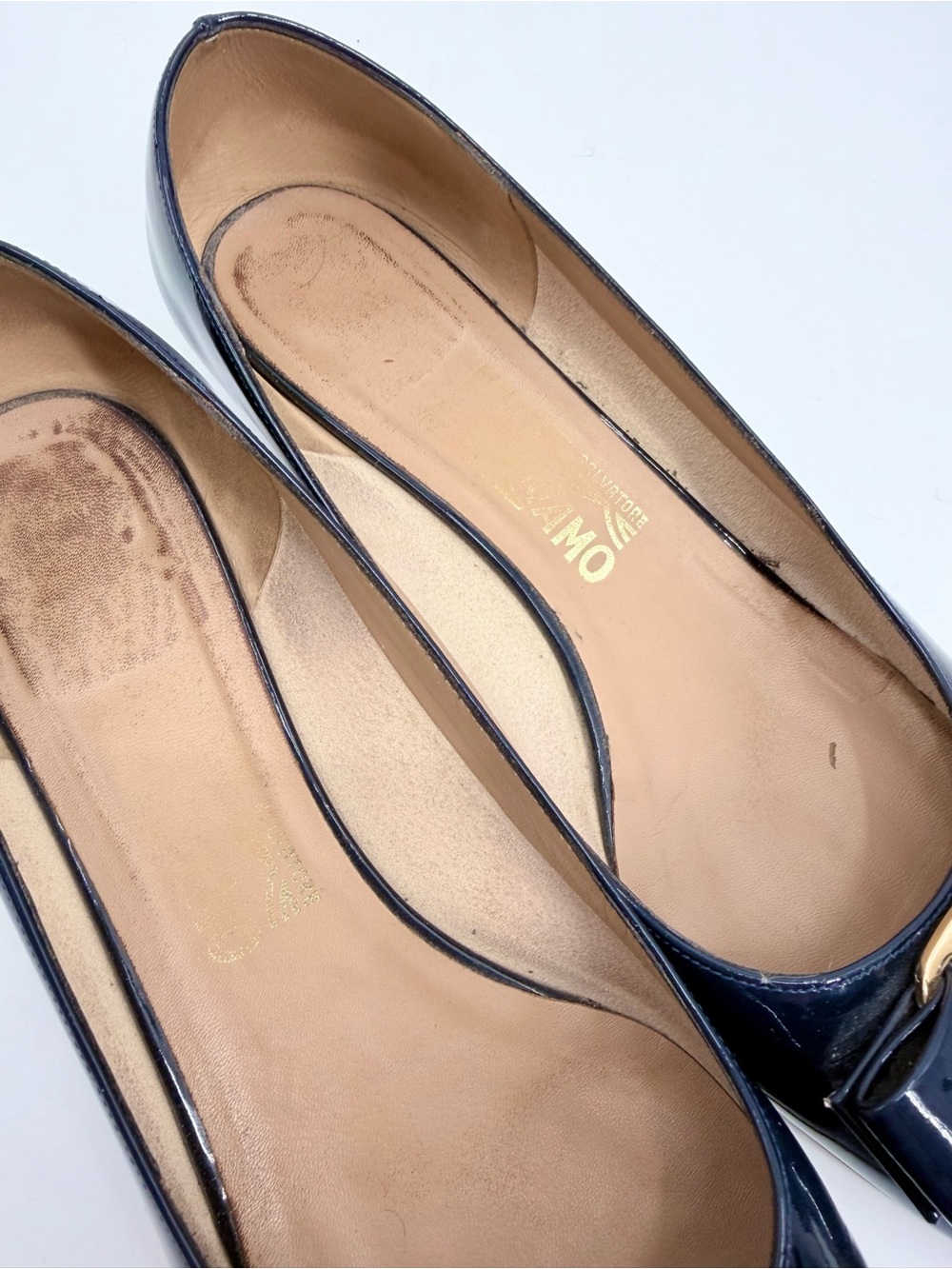Salvatore Ferragamo Women's Navy Patent Bow Block Heel Pumps - Picture 6 of 13